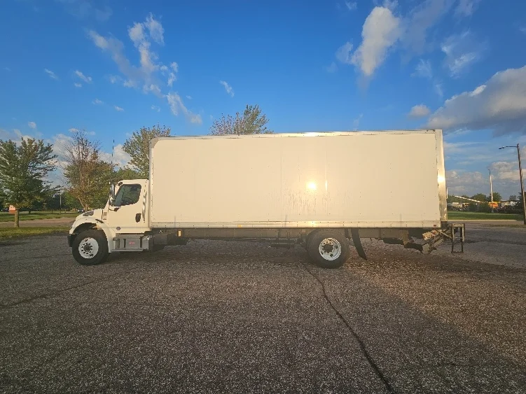 2022 Freightliner eM2 in Chicago (Melrose Park), IL — photo 4