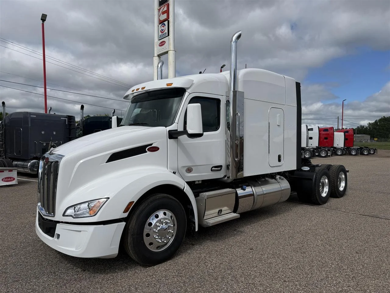 2027 Peterbilt 579 in Eau Claire, WI — photo 12