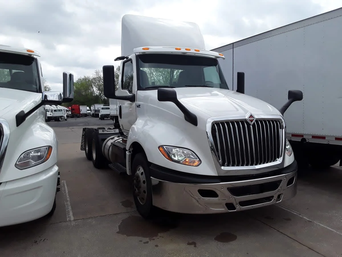 2020 International LT in Kansas City, MO — photo 3