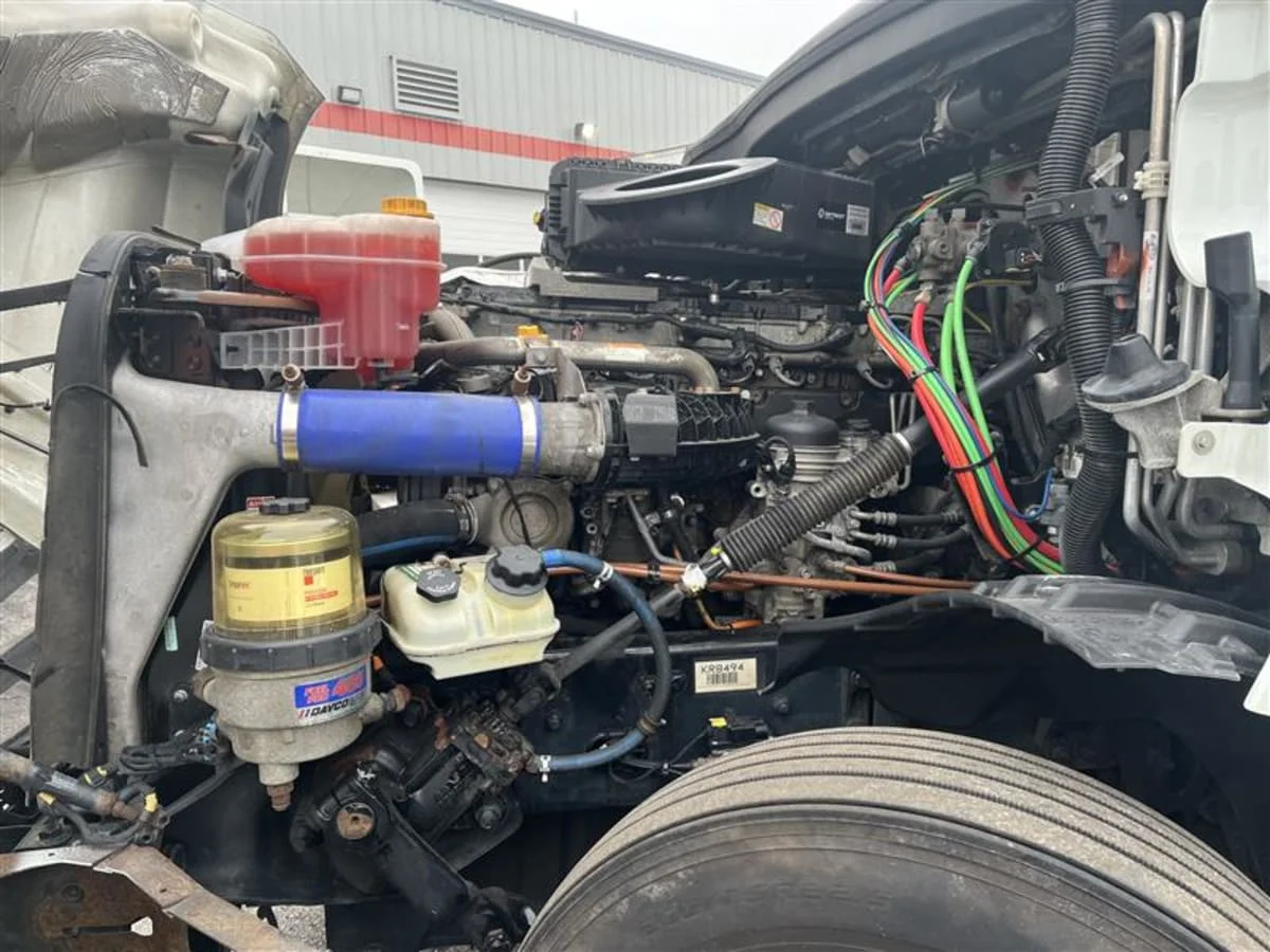 2019 Freightliner Cascadia - image 9