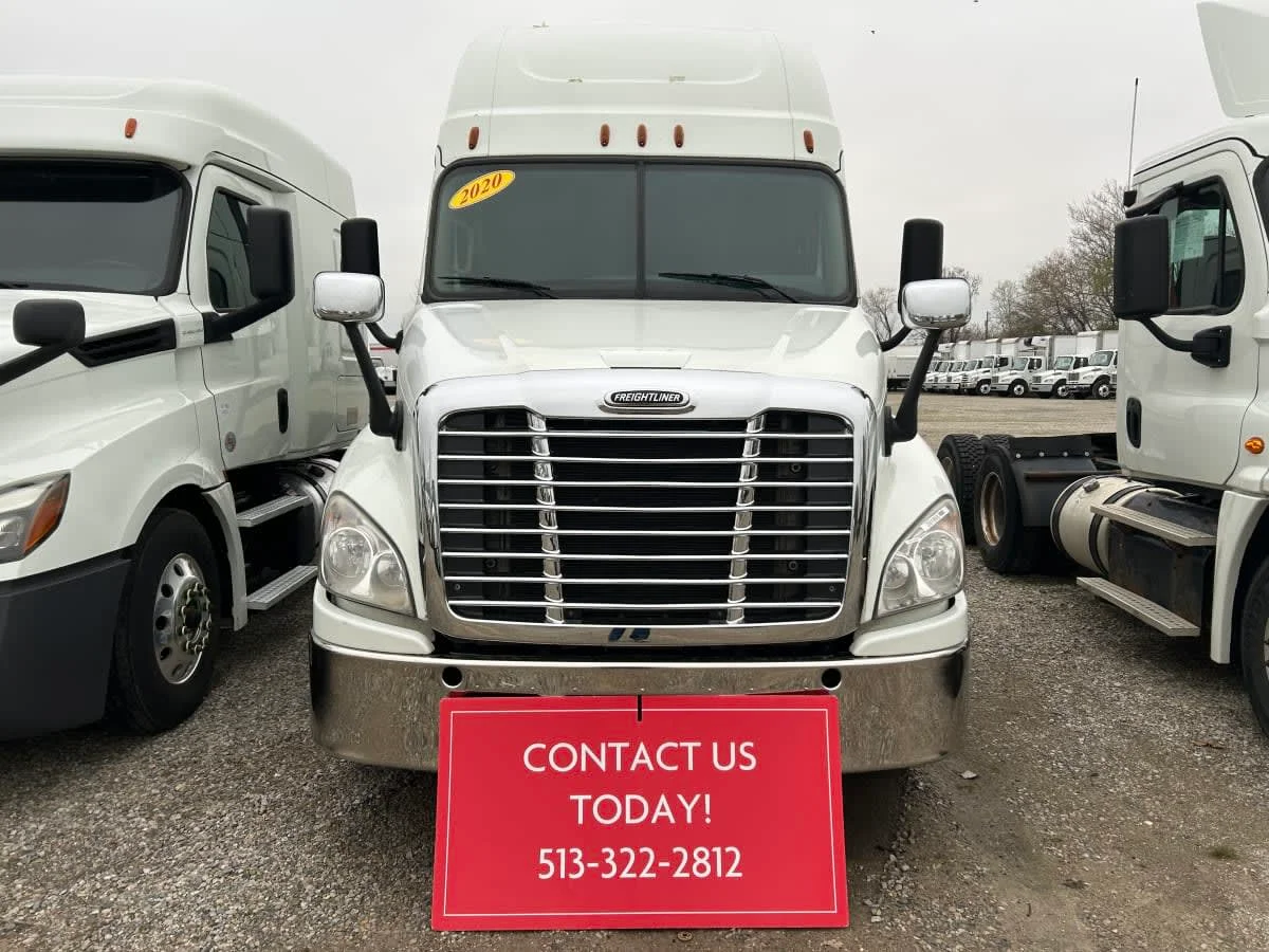 2020 Freightliner Cascadia - image 2