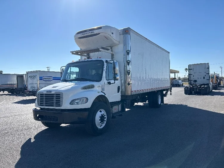 2018 Freightliner M2 106 - image 3