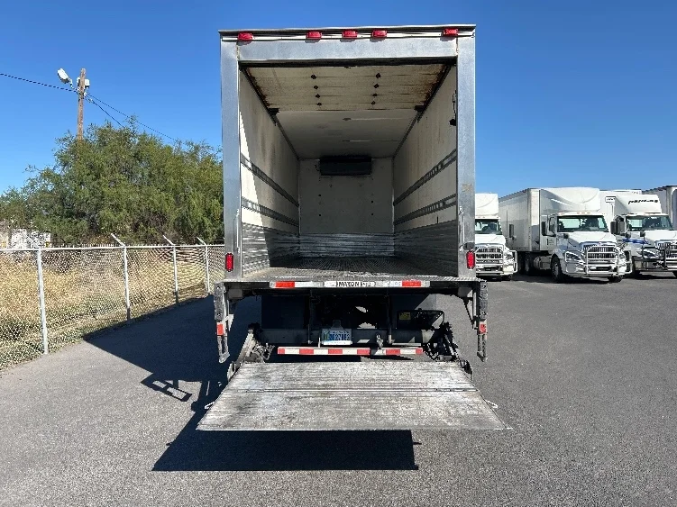 2018 Freightliner M2 106 - image 9