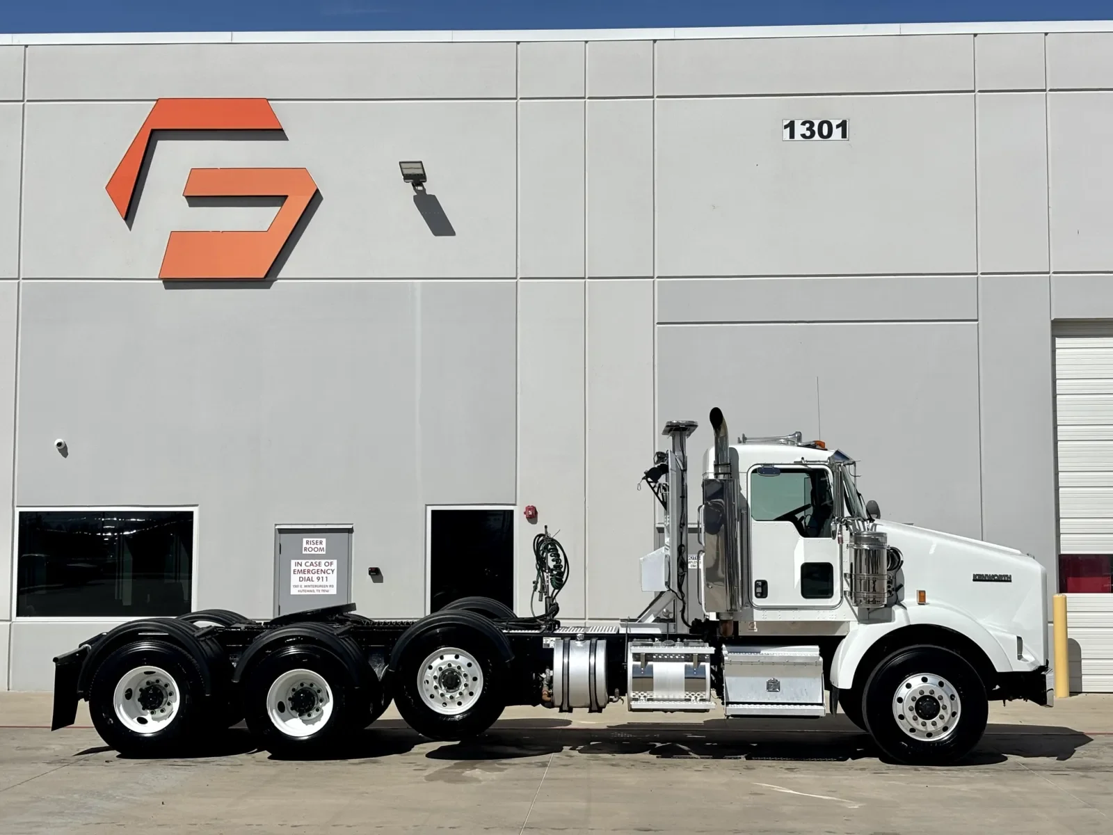 2018 Kenworth T800 - image 3
