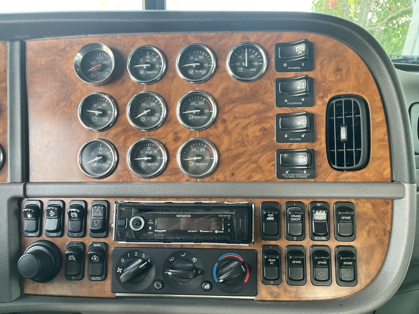 2008 Peterbilt 389 in New Lenox, IL — photo 18