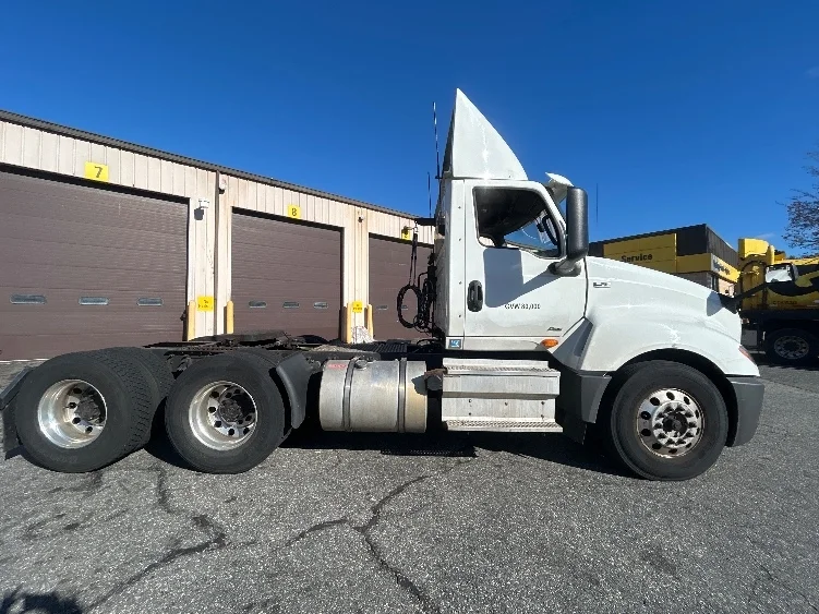 2020 International LT - image 8