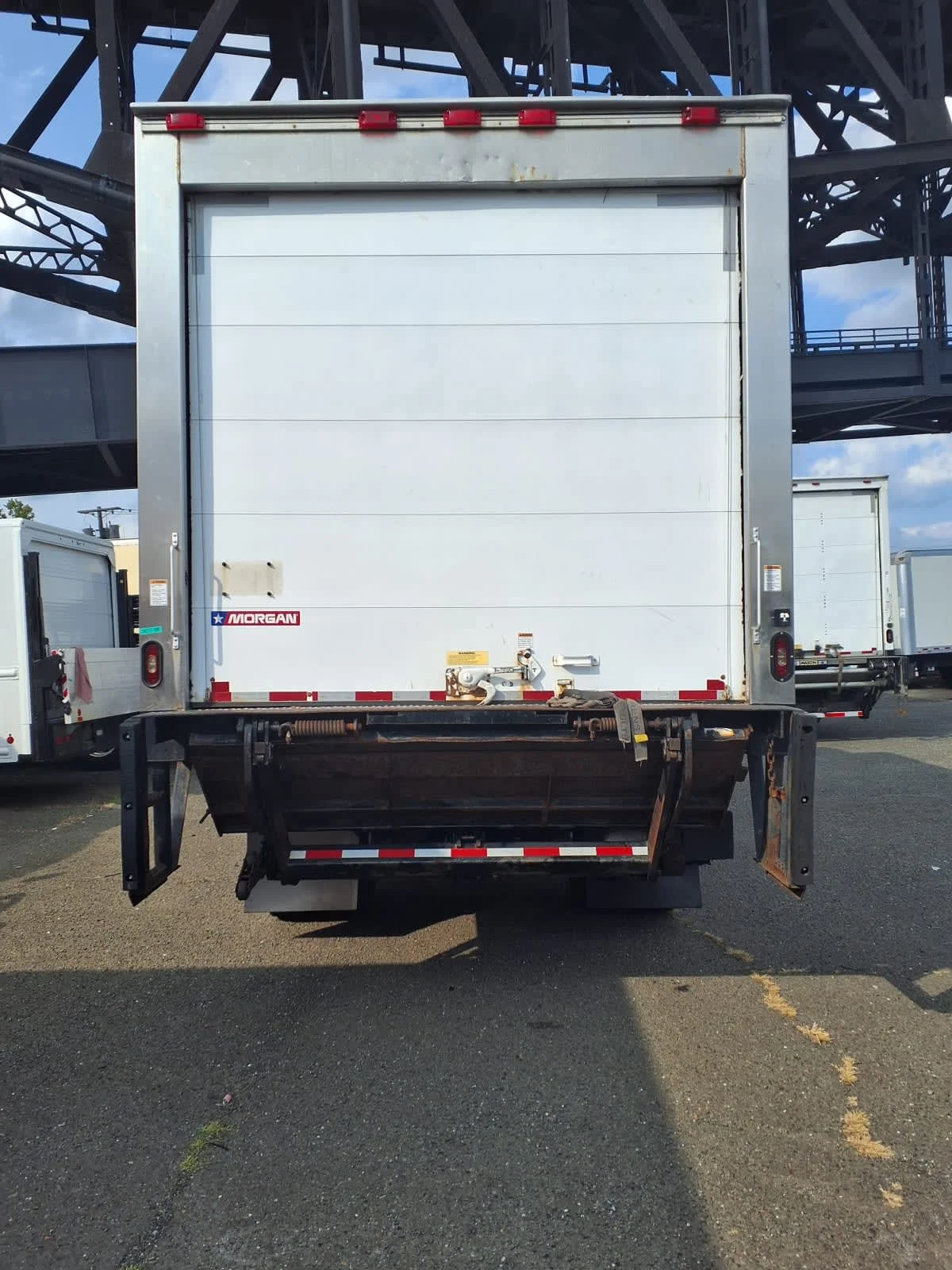 2018 Hino 268 - image 5