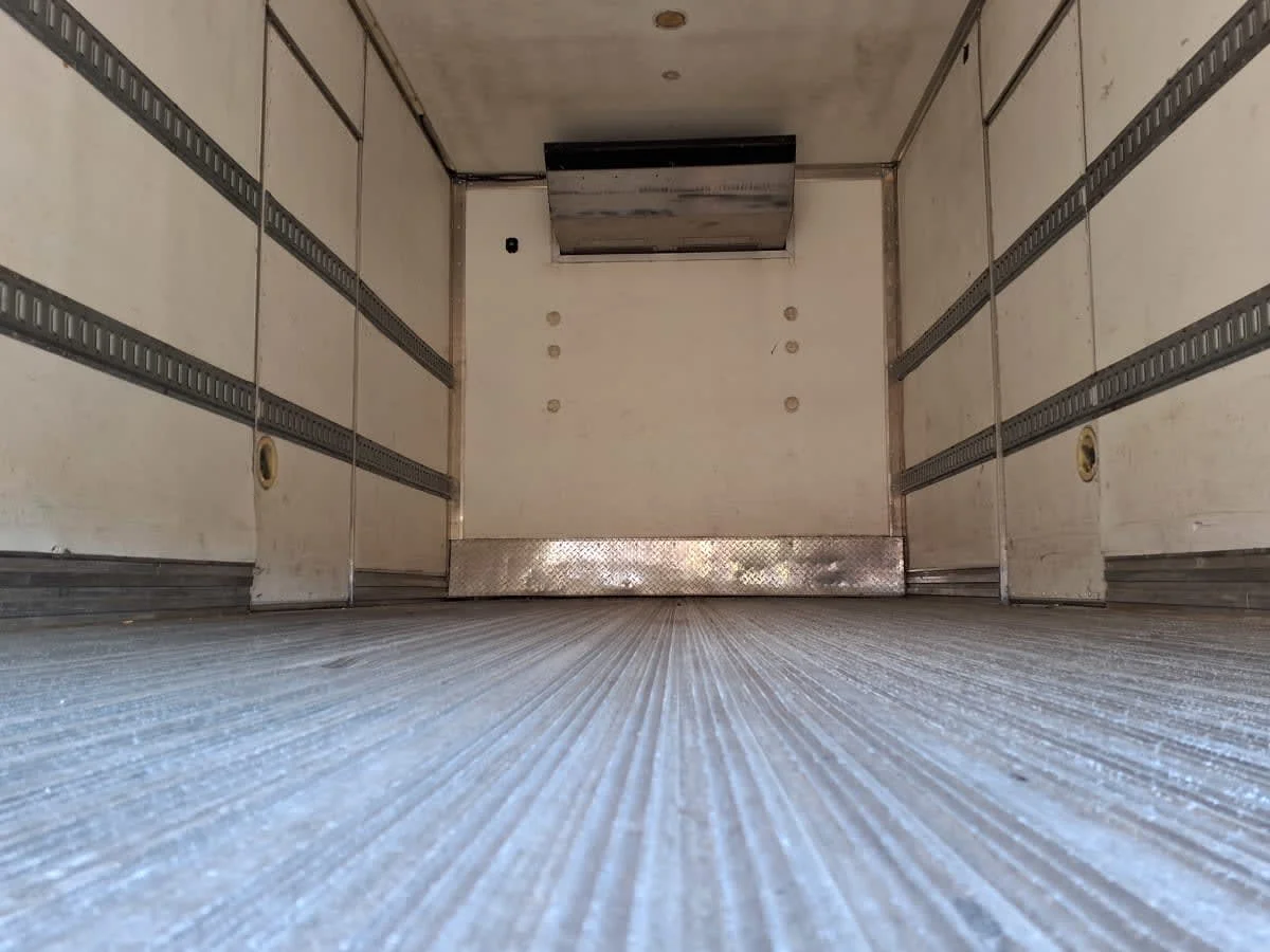 2018 Hino 268 - image 9