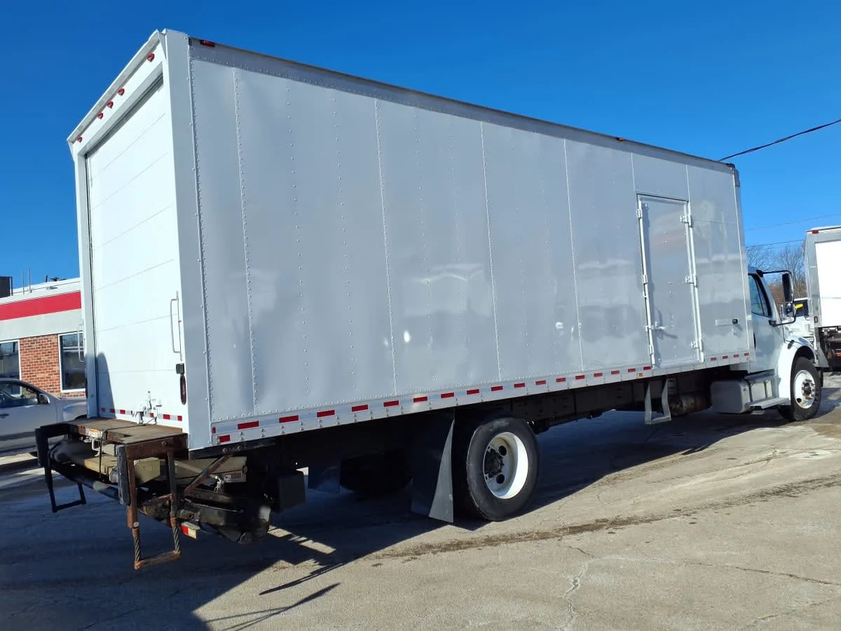 2018 Freightliner M2 106 in Warwick, RI — photo 4