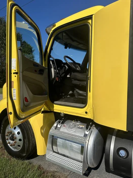 2021 Peterbilt 579 - image 17