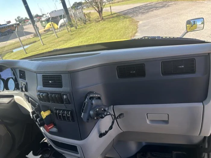 2021 Peterbilt 579 in Mobile, AL — photo 14