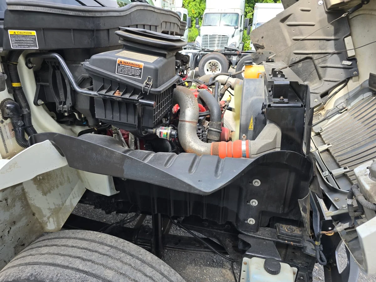 2015 International 4300 - image 10