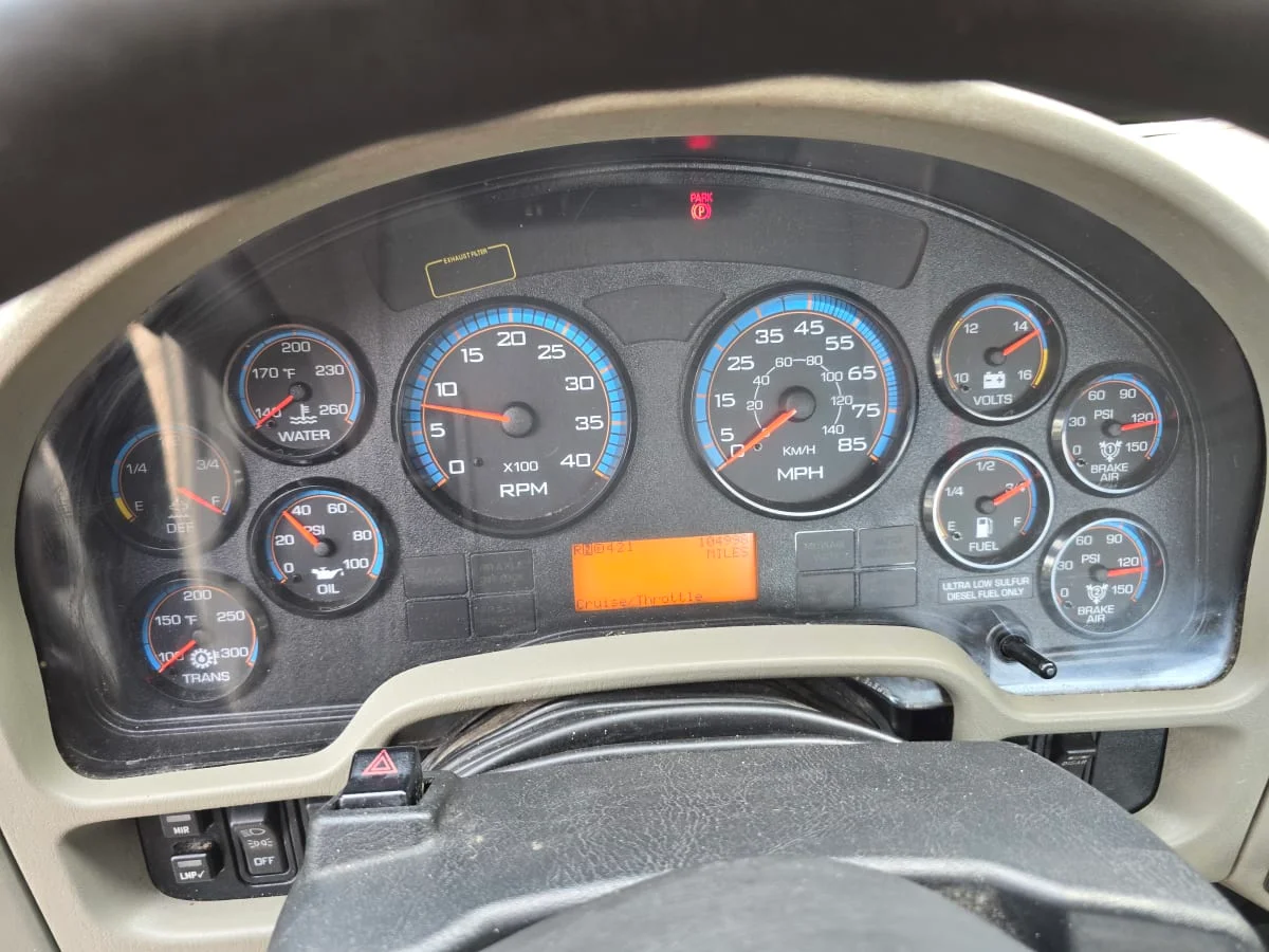 2015 International 4300 - image 14