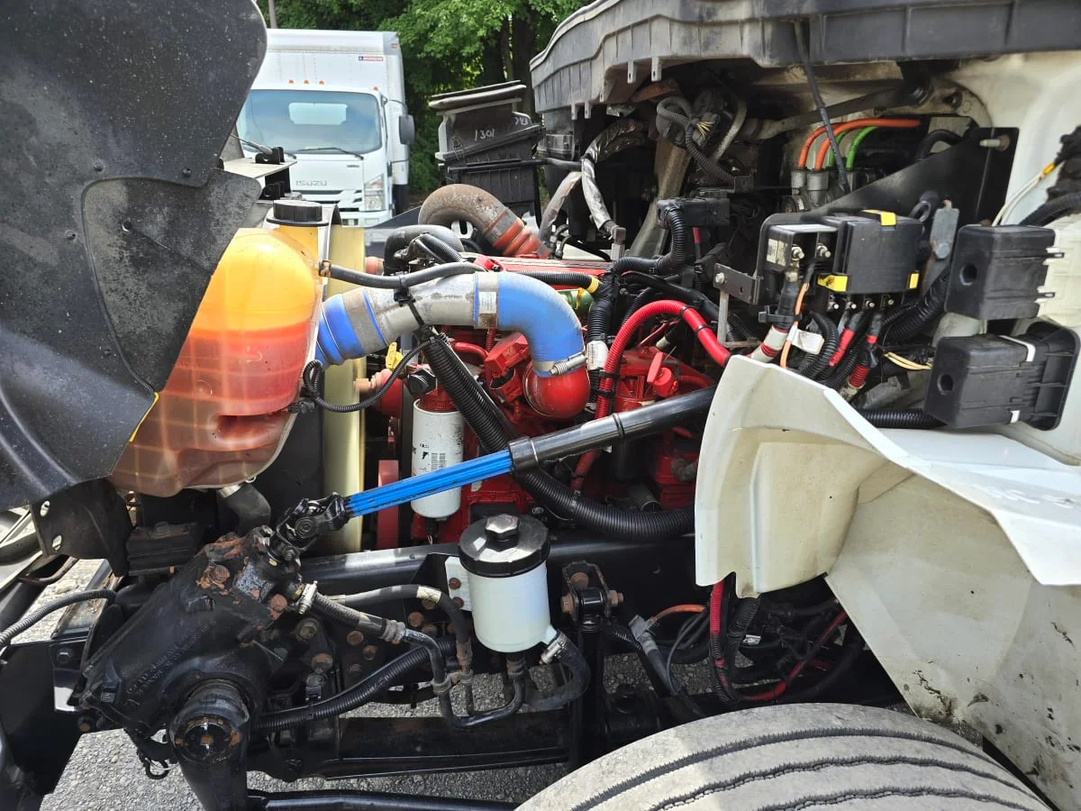 2015 International 4300 - image 9