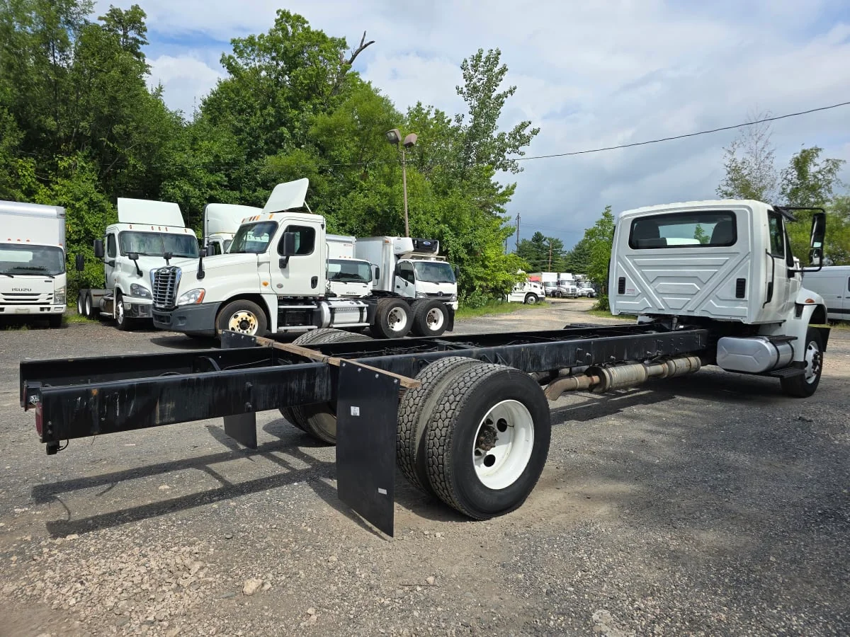 2015 International 4300 - image 4