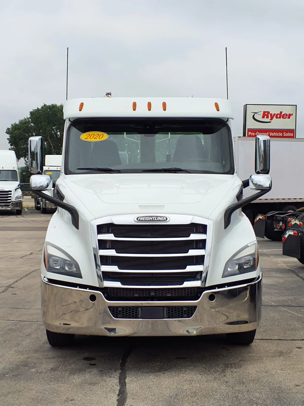 2020 Freightliner Cascadia in Oak Creek, WI — photo 2