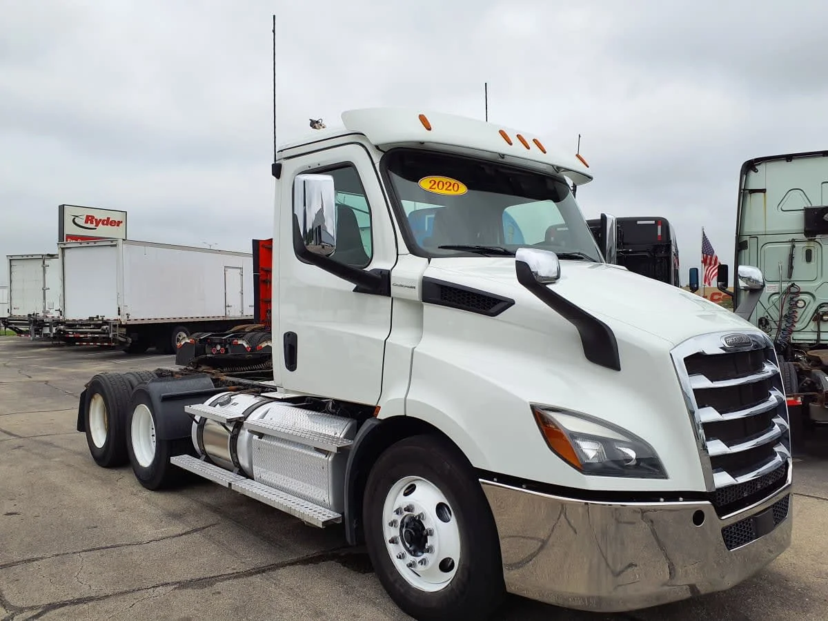 2020 Freightliner Cascadia in Oak Creek, WI — photo 3