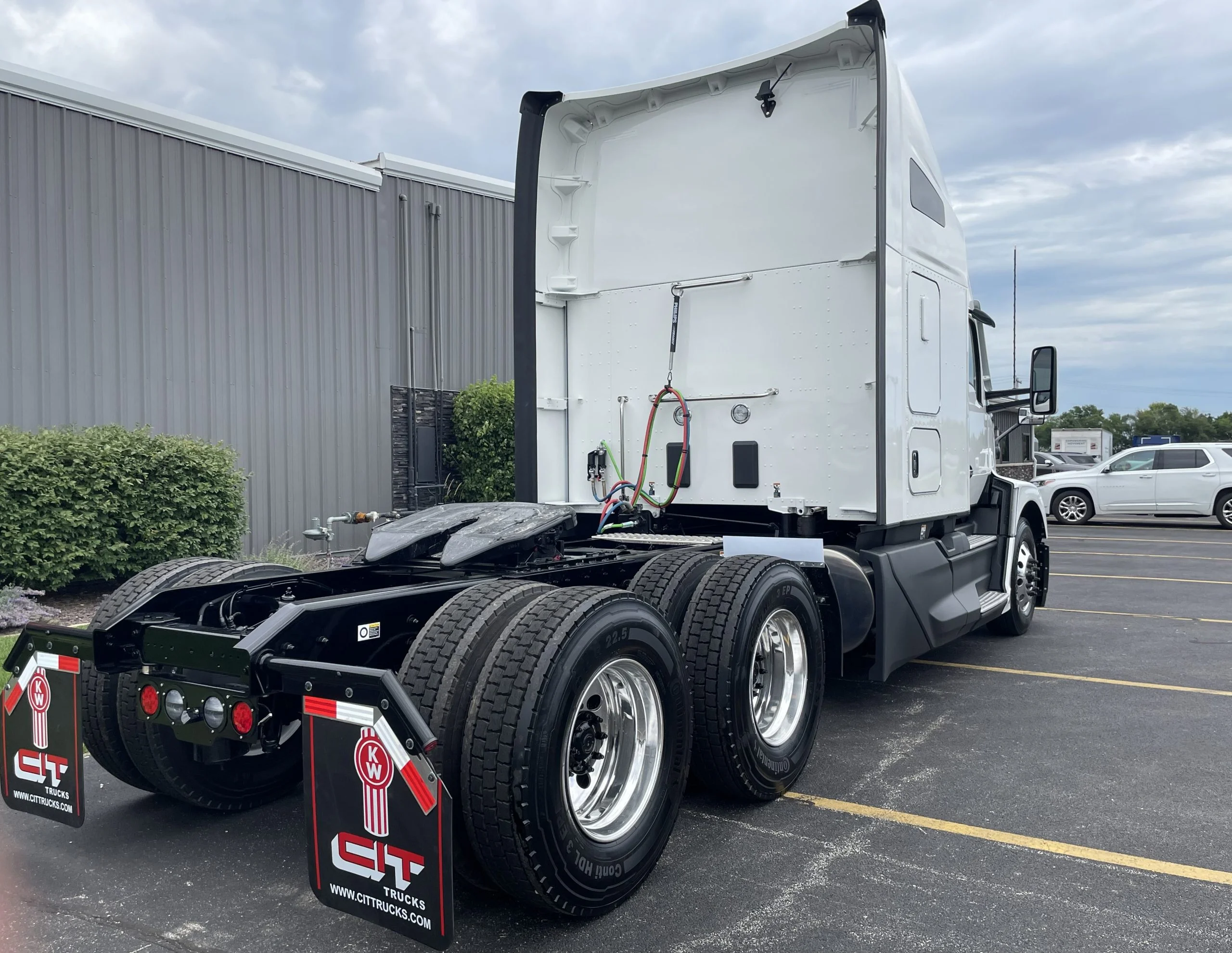 2027 Kenworth T680 in Normal, IL — photo 4