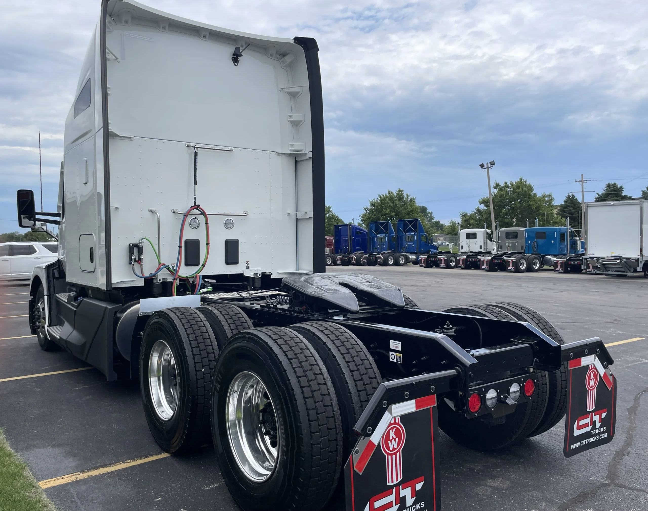 2027 Kenworth T680 in Normal, IL — photo 6