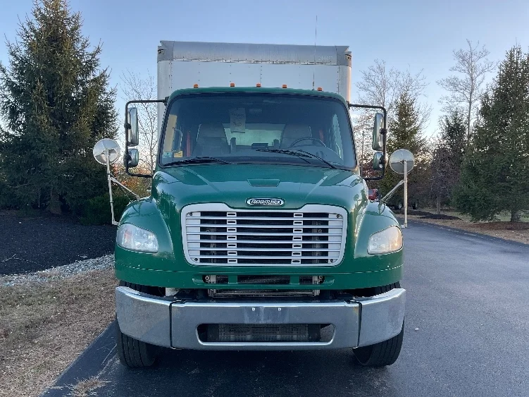2019 Freightliner M2 106 - image 2