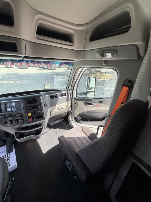 2022 Peterbilt 579 — photo 14
