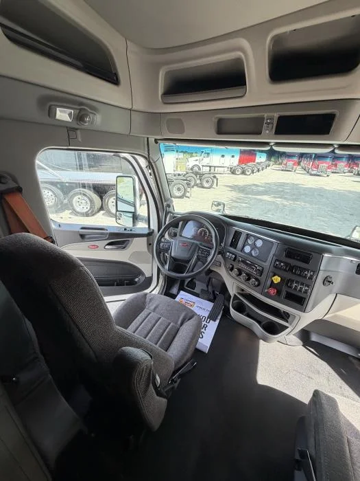2022 Peterbilt 579 — photo 13