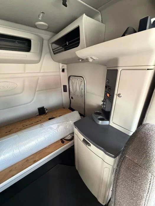 2022 Peterbilt 579 — photo 11