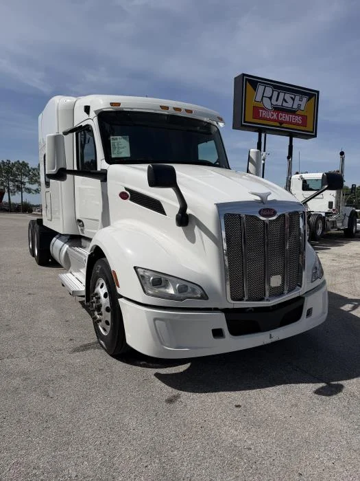 2022 Peterbilt 579 — photo 2