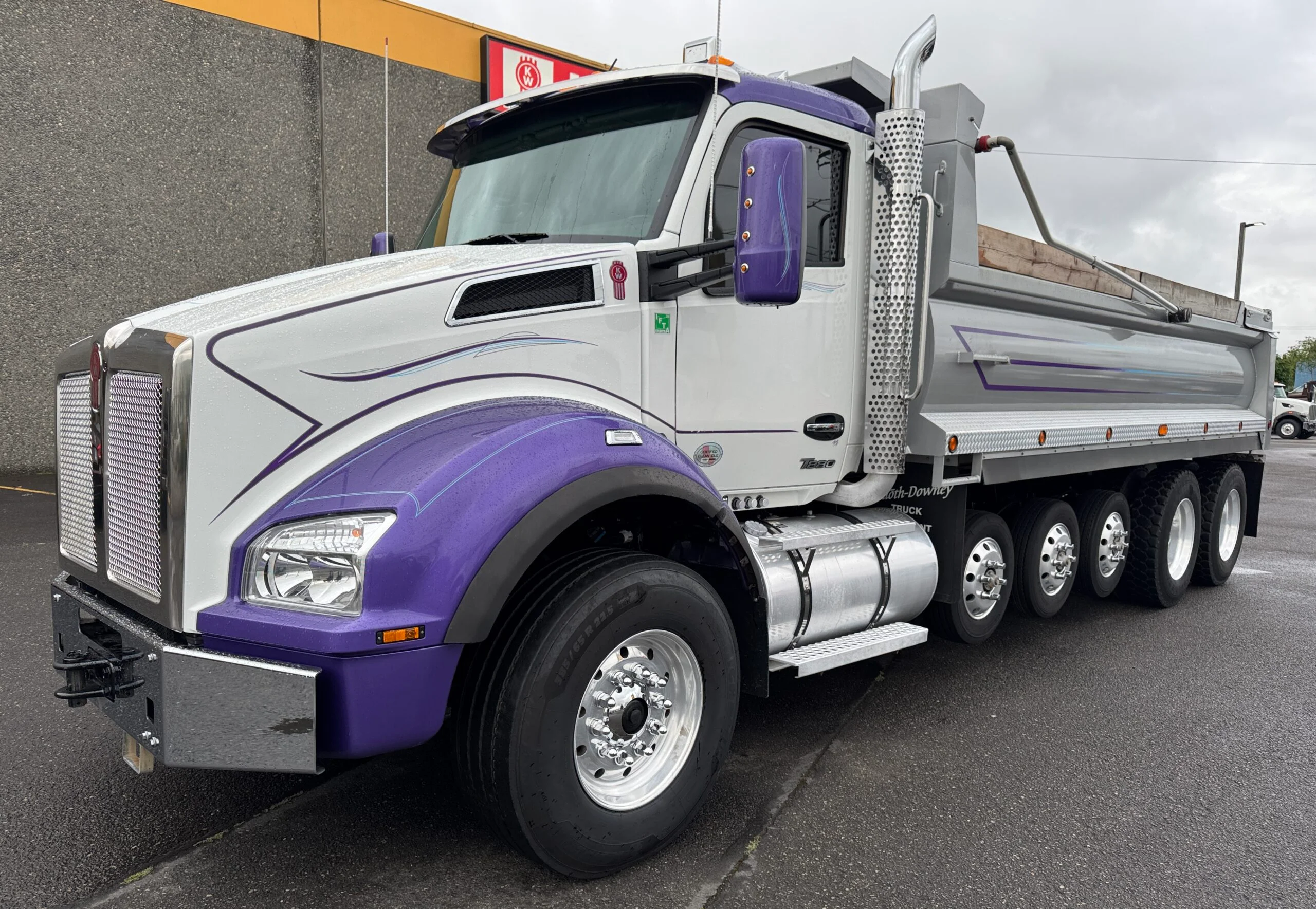 2024 Kenworth T880