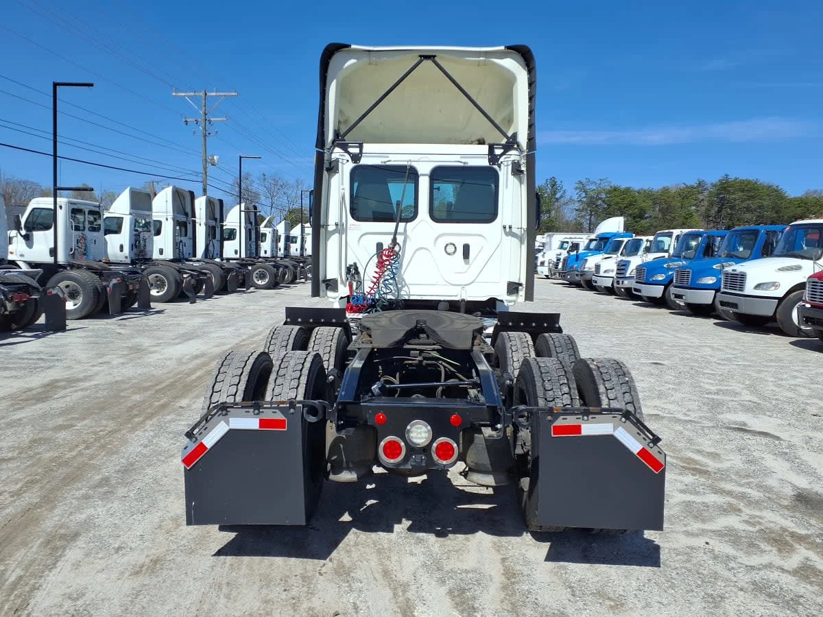 2020 Freightliner Cascadia in Greenville, SC — photo 5