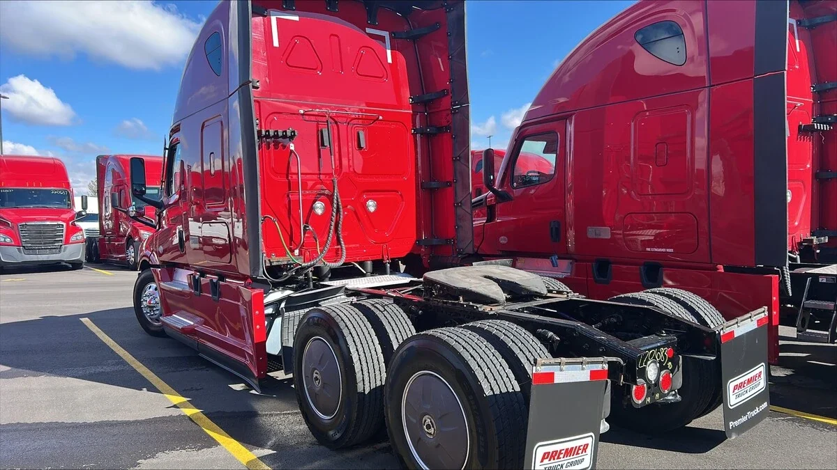 2022 Freightliner Cascadia - image 4