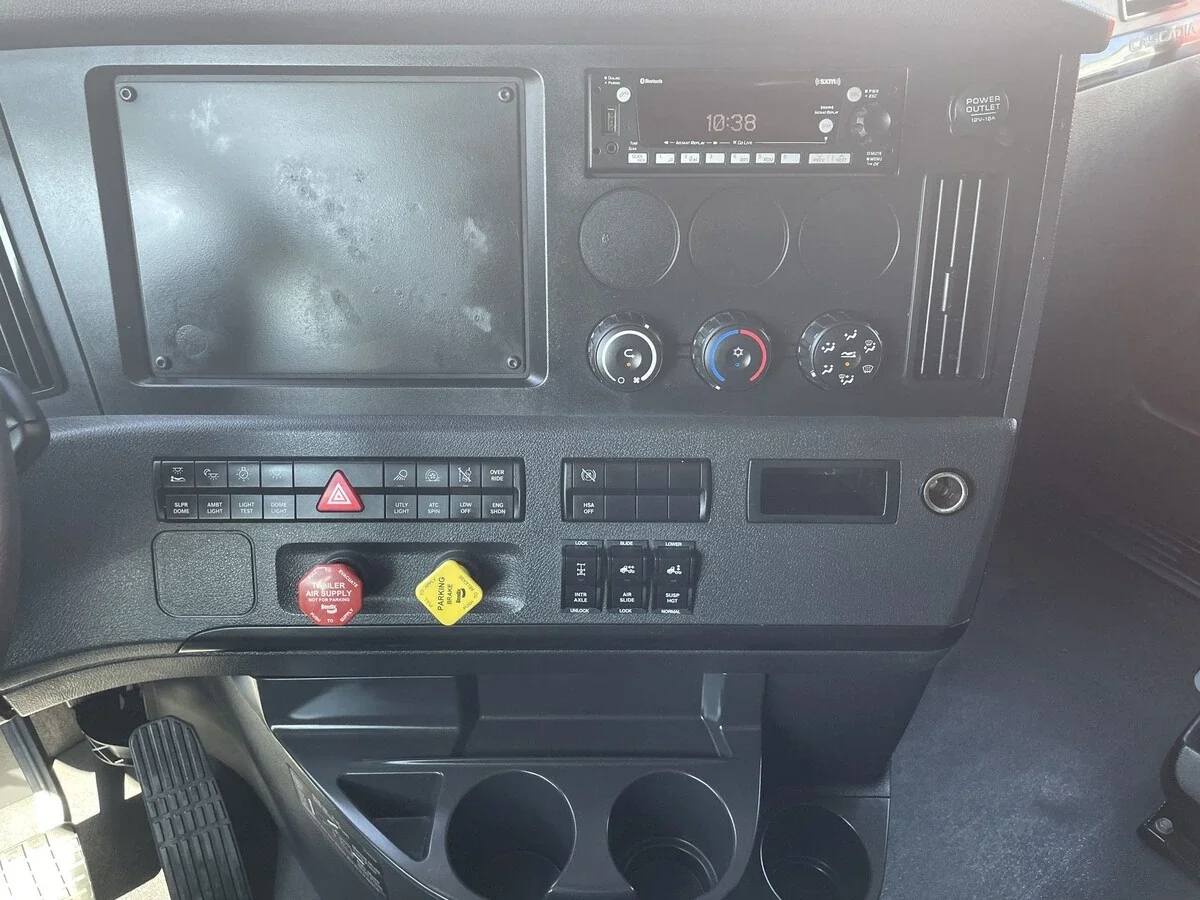 2024 Freightliner Cascadia - image 12