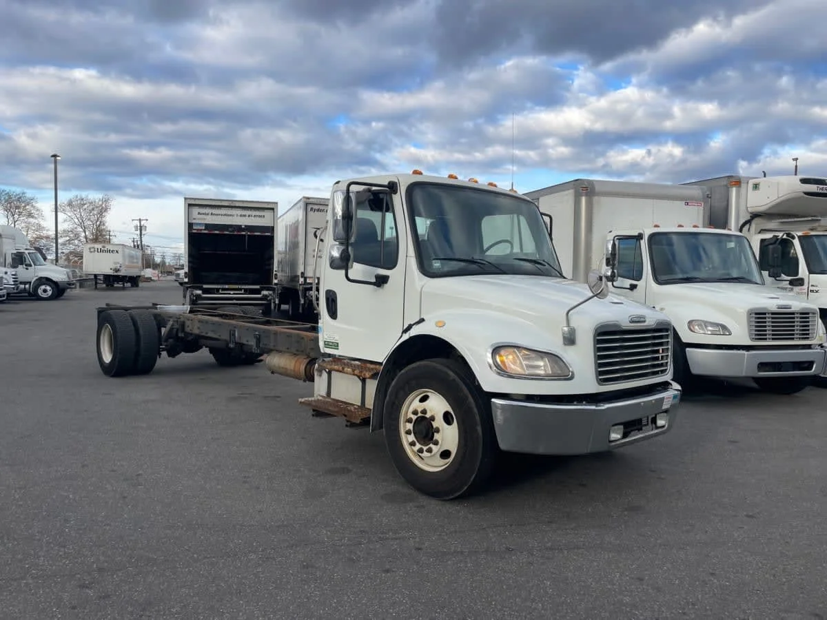 2017 Freightliner M2 106 - image 3