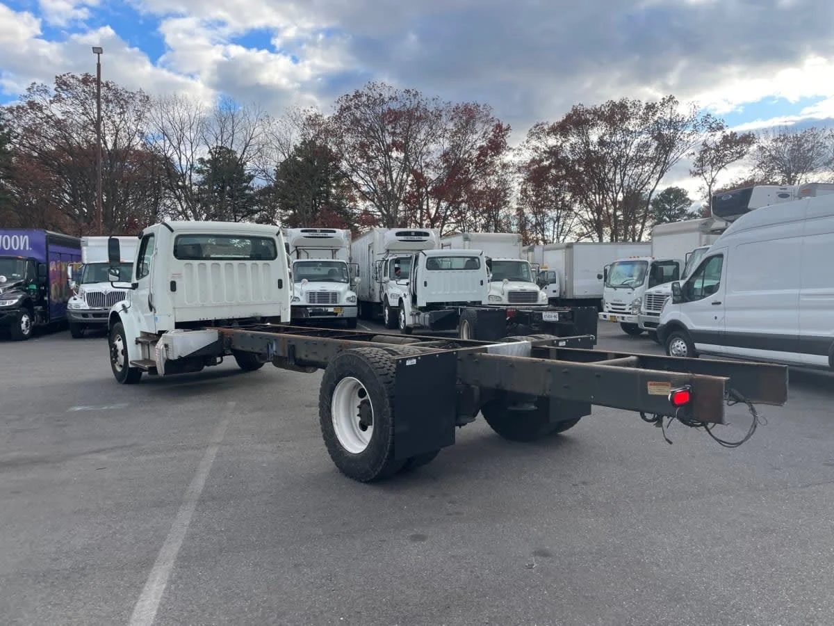 2017 Freightliner M2 106 - image 6