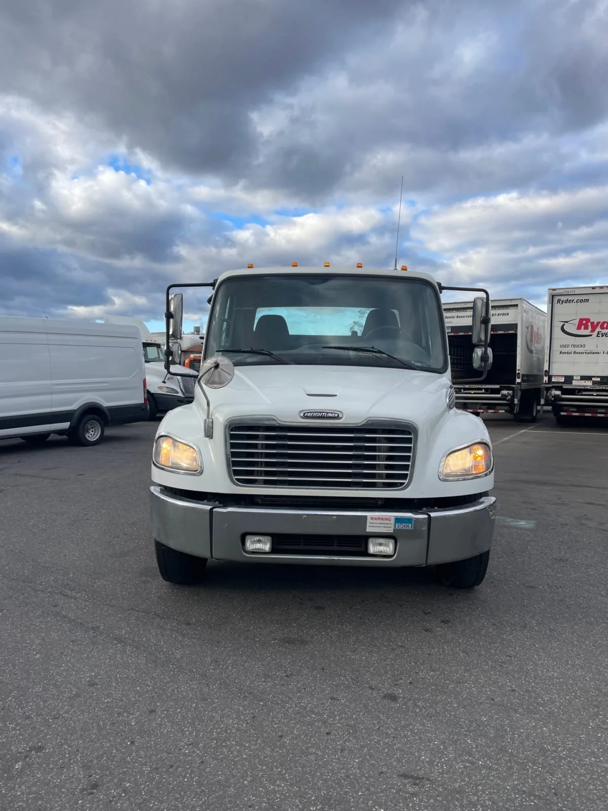 2017 Freightliner M2 106 - image 2