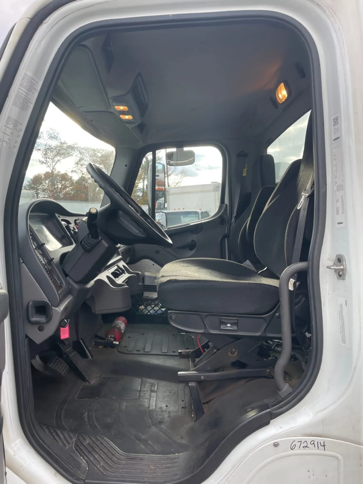 2017 Freightliner M2 106 - image 7