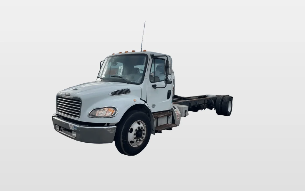 2017 Freightliner M2 106 - image 1
