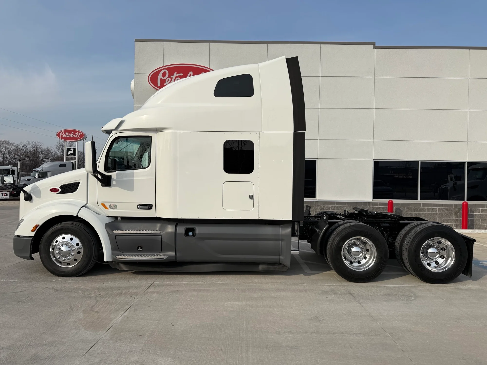 2021 Peterbilt 579 - image 2