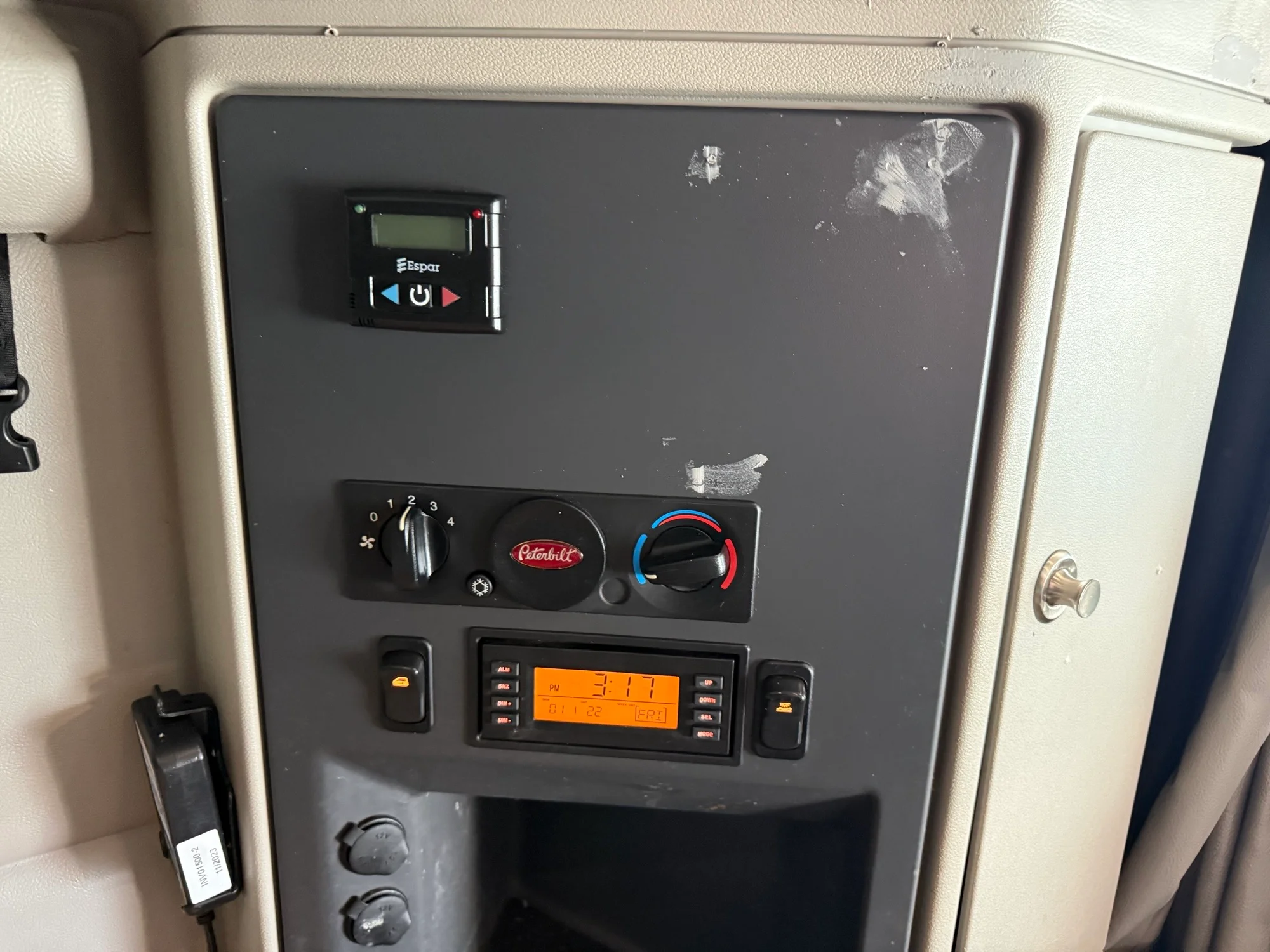 2021 Peterbilt 579 - image 12