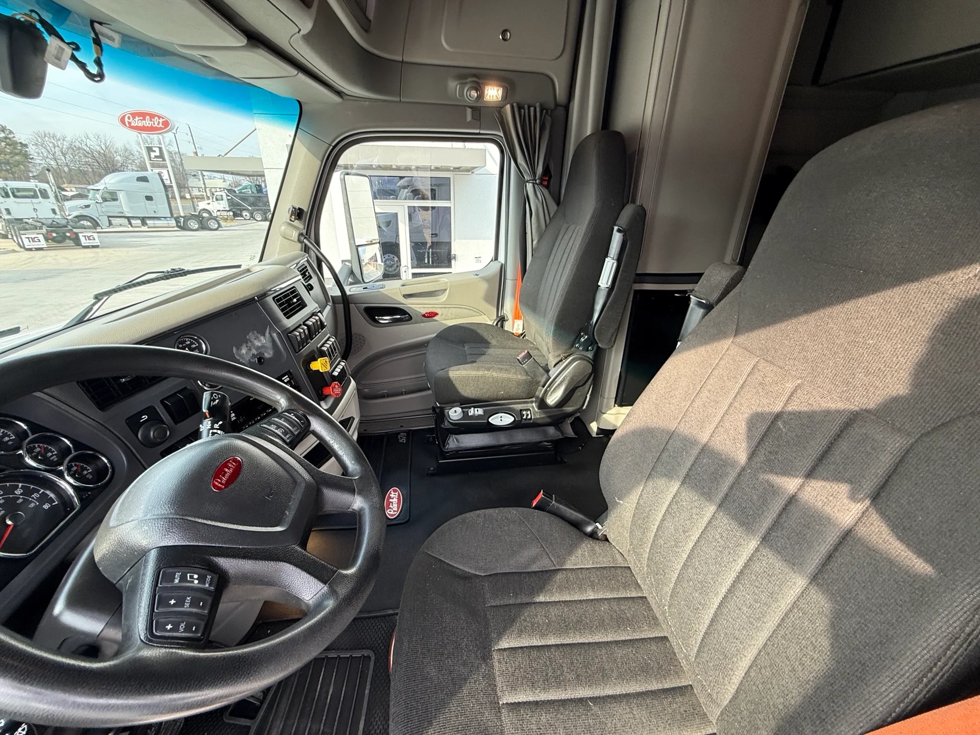 2021 Peterbilt 579 - image 16