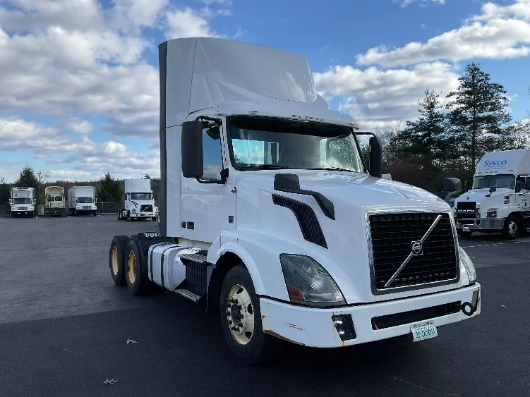 2015 Volvo VNL 300 in Londonderry, NH
