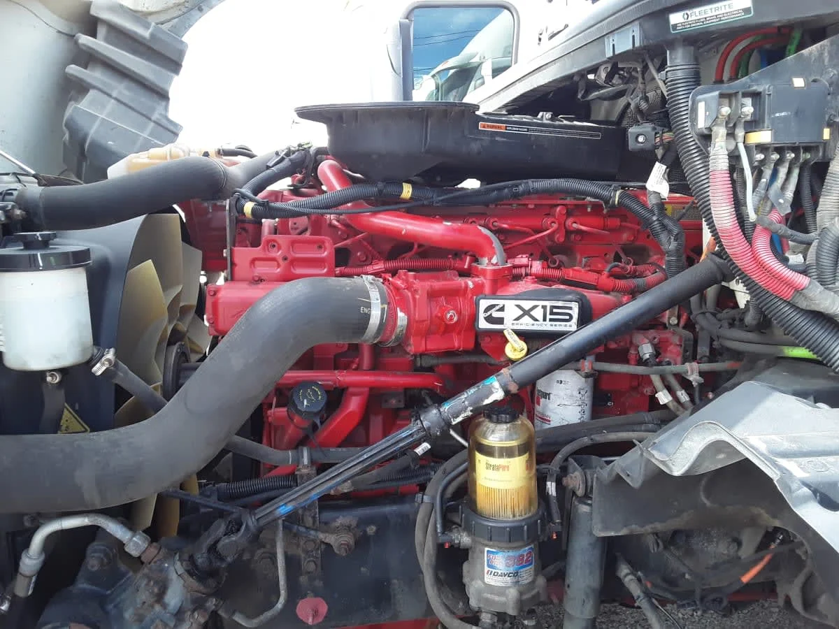 2019 International LT - image 8