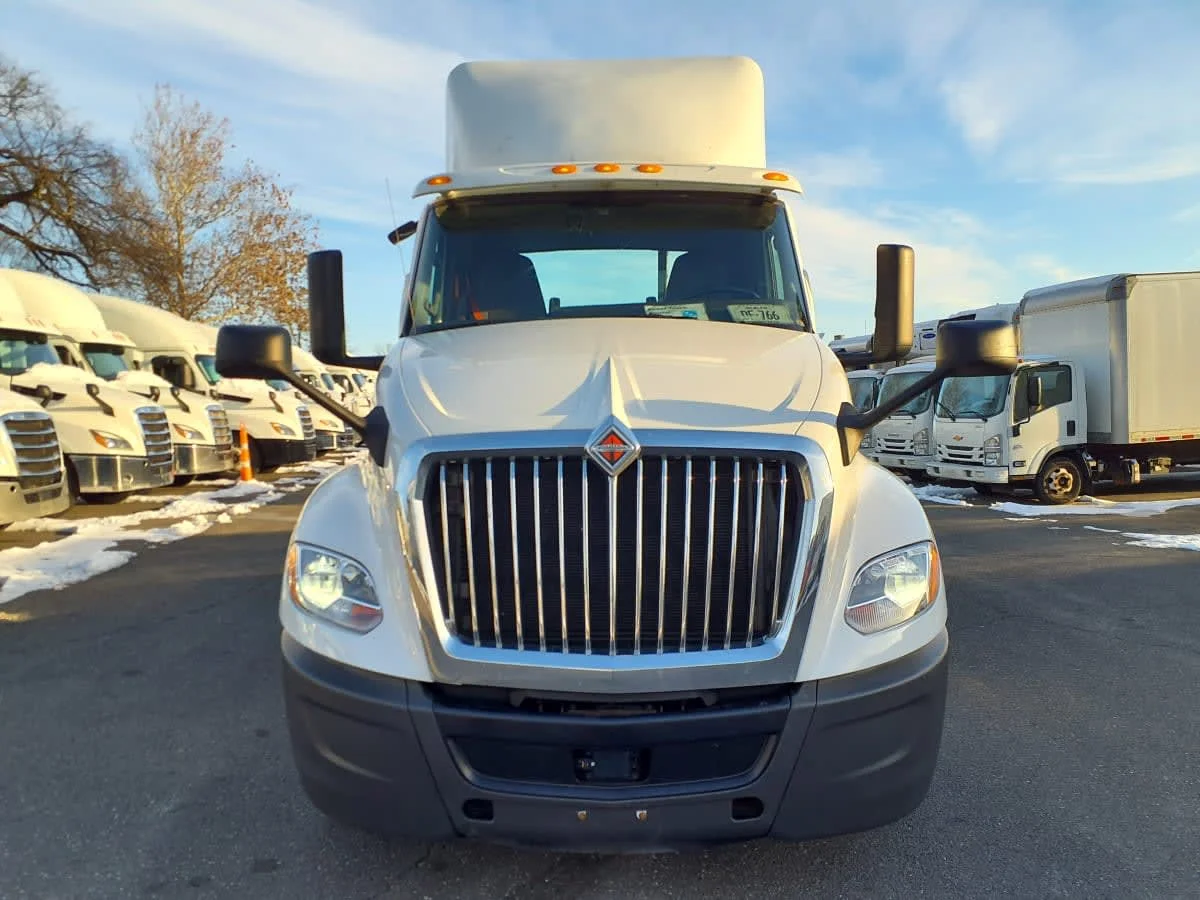 2019 International LT in Springfield, MA — photo 2