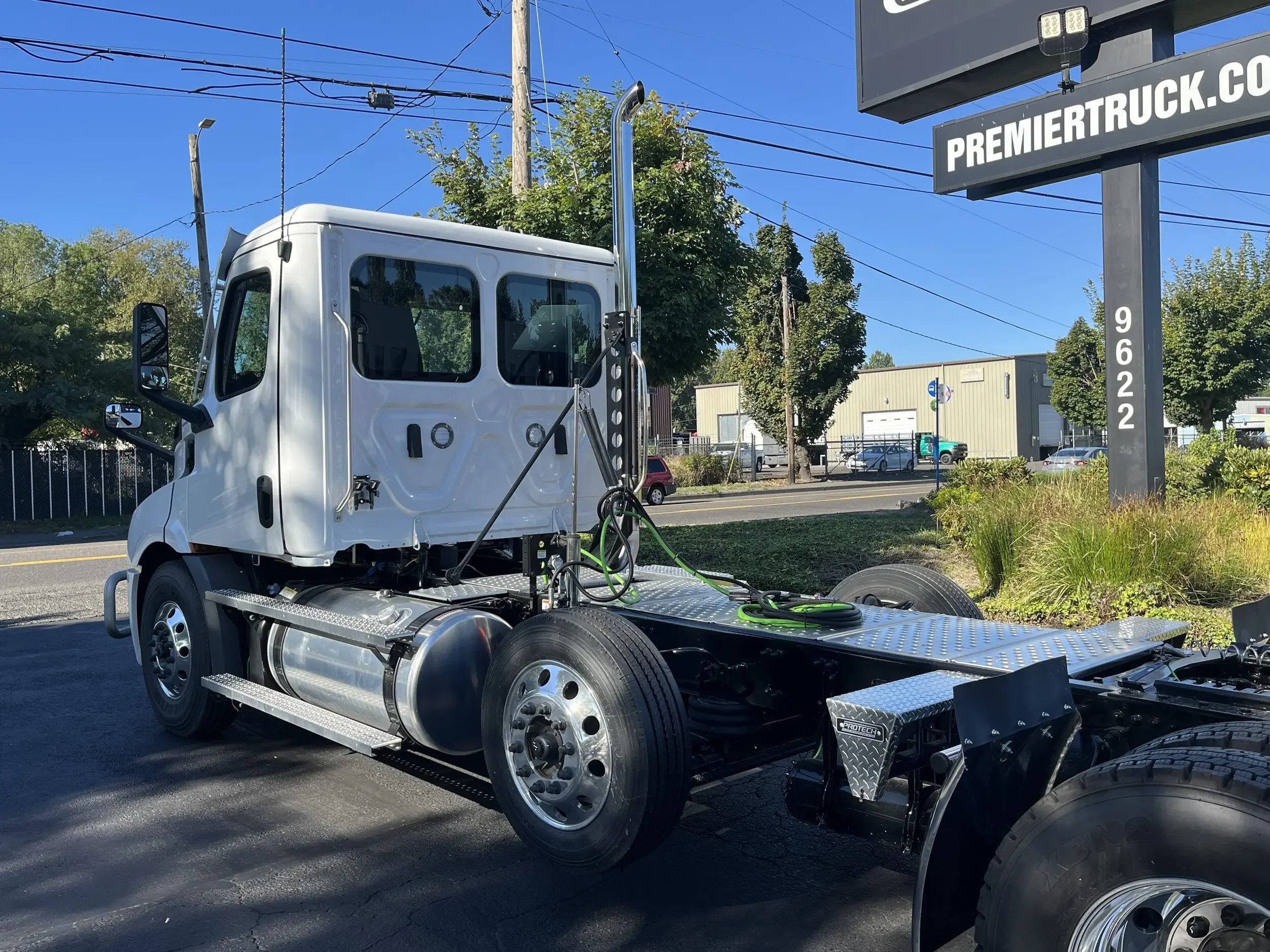 2025 Freightliner Cascadia - image 6