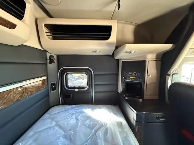 2026 Peterbilt 589 - image 9