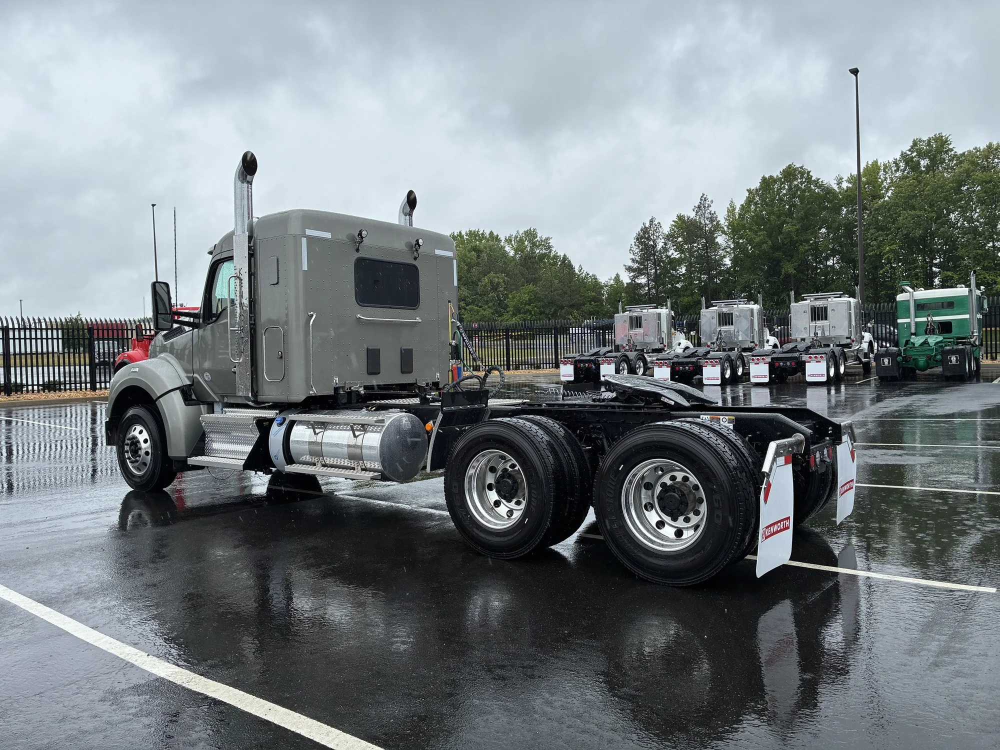2027 Kenworth T880 in Ashland, VA — photo 4