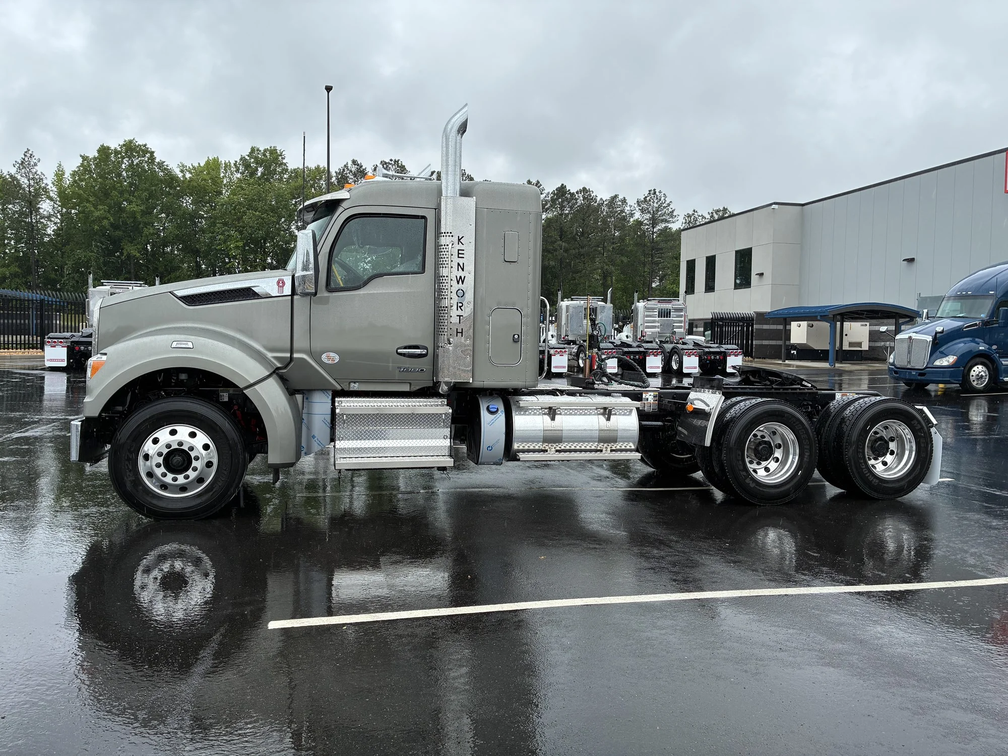 2027 Kenworth T880 in Ashland, VA — photo 3