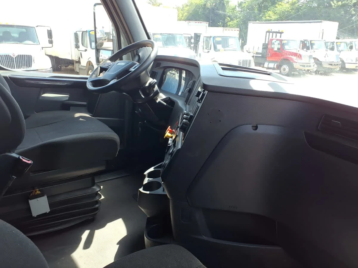 2023 Freightliner Cascadia in Houston, TX — photo 11