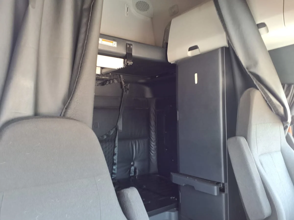 2023 Freightliner Cascadia in Houston, TX — photo 10