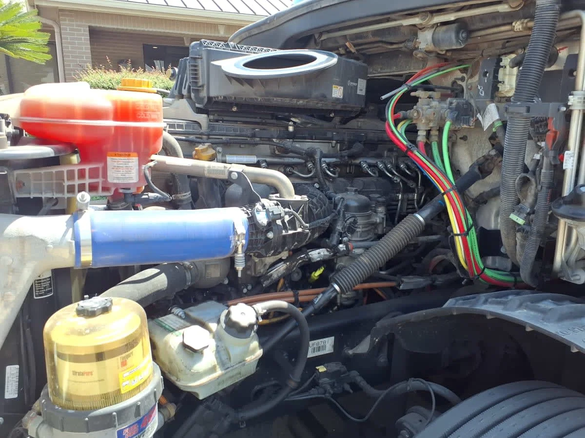 2023 Freightliner Cascadia in Houston, TX — photo 9